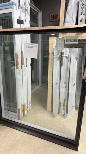 Fenetre fixe brun commercial 58 x 63 x 8 1/2