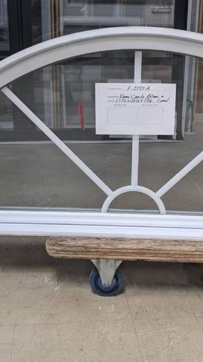 FENETRE DEMI CERCLE BLANC + CARRELAGE  57 3/4 X 22 1/2 X 7 3/4
