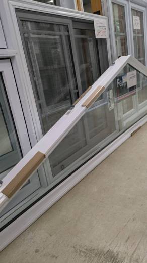 FENETRE TRIANGLE ALLONGÉ BLANC  125 3/4 X(H1-28 1/2)+(H2-6) X 4 1/2 + (PENTE 4/12) + (AVEC GARANTIE)