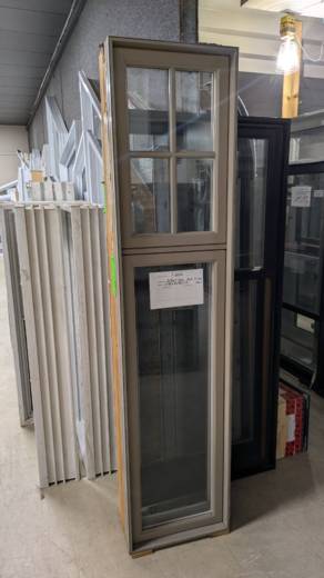 FENETRE BATTANT KAKI HYB. + CARRELAGE HAUT 17 5/8 X 75 3/4 X 8