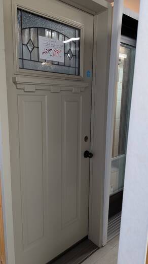 PORTE GAUCHE KAKI 36 1/8 X 82 3/4 X 7 1/4 + TABLETTE DÉCORATIVE ET POIGNÉE