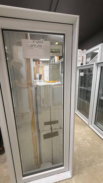 Fenetre battant blanc 24 1/4 x 61 3/4 x 5 1/4